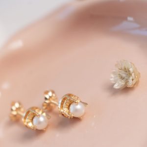 Aro oro 18k chatón perla cultivada mediana