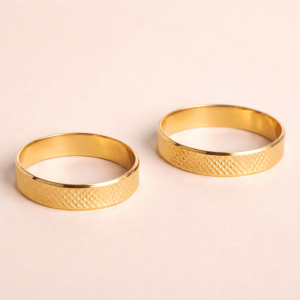Argolla de matrimonio oro tallada 4×4