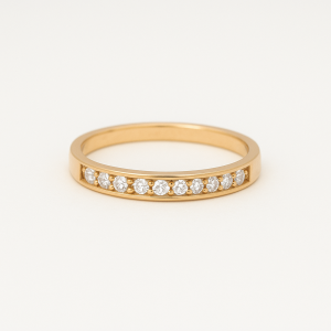 Anillo medio cintillo riel oro 18k